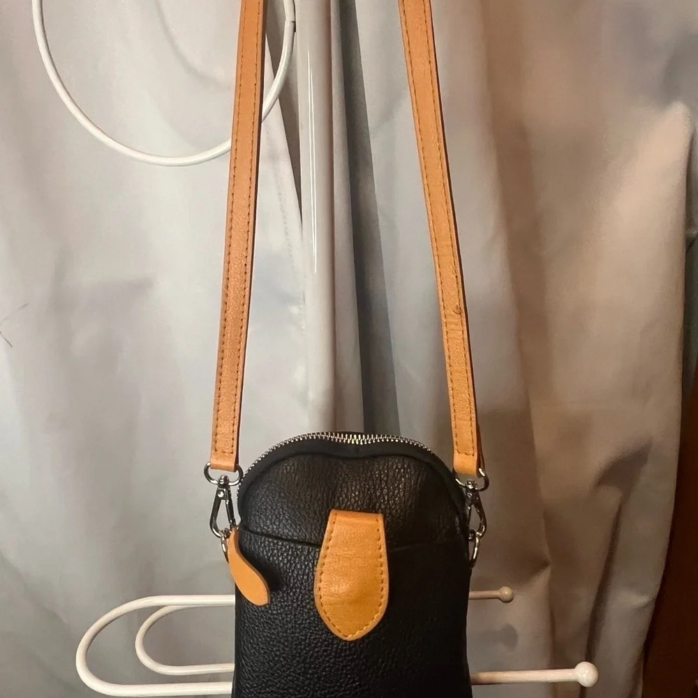 Compact Davina Firenze Italian Black and Tan Crossbody Bag with Adjustable Strap